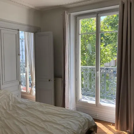 Apartment Very Charming Haussmannian With Balcony *