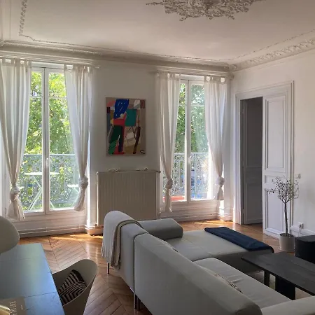 Very Charming Haussmannian With Balcony Apartment Paris