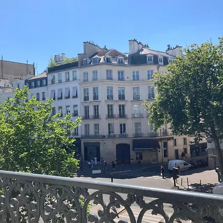 Very Charming Haussmannian With Balcony Paris